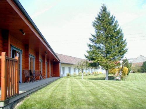 Logis - Hotel & Restaurant Les Trois Fontaines Marconne Екстер'єр фото