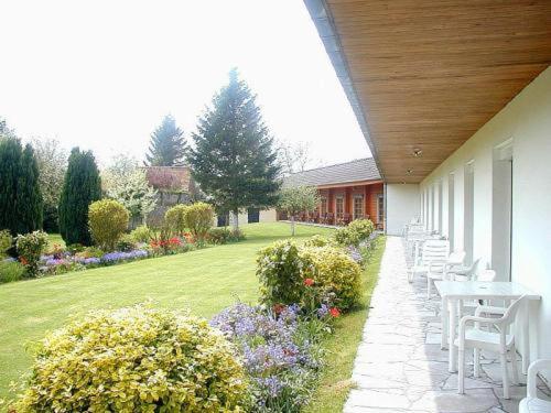 Logis - Hotel & Restaurant Les Trois Fontaines Marconne Екстер'єр фото