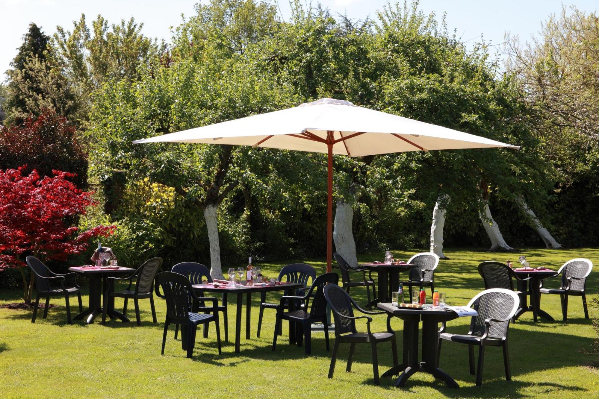 Logis - Hotel & Restaurant Les Trois Fontaines Marconne Екстер'єр фото