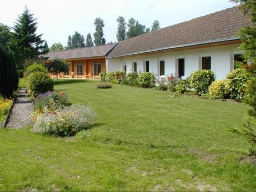 Logis - Hotel & Restaurant Les Trois Fontaines Marconne Екстер'єр фото